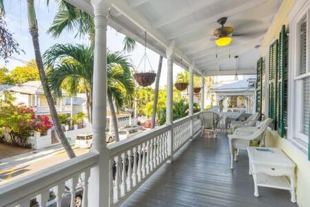 Curry House - Pool, King Bed & Balcony! Room 7 Key West Exterior photo