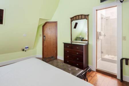 Curry House - Pool, King Bed & Balcony! Room 7 Key West Exterior photo